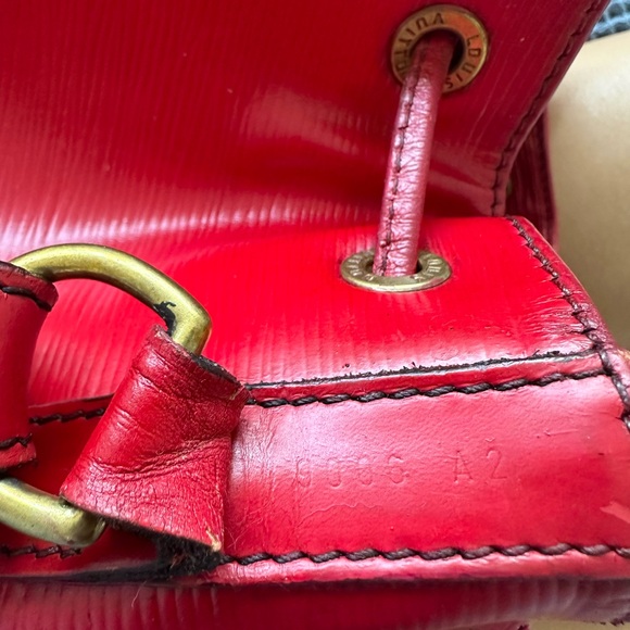 Louis Vuitton Red Epi Leather Bucket Bag in Red - Picture 9 of 11